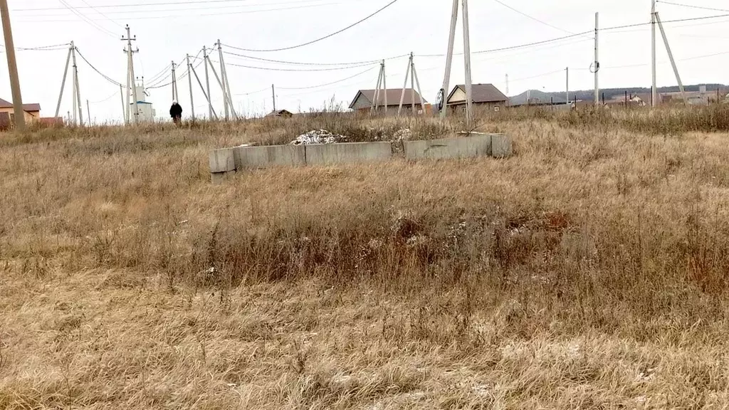 Участок в Башкортостан, Чишминский район, с. Еремеево ул. Весенняя ... - Фото 0