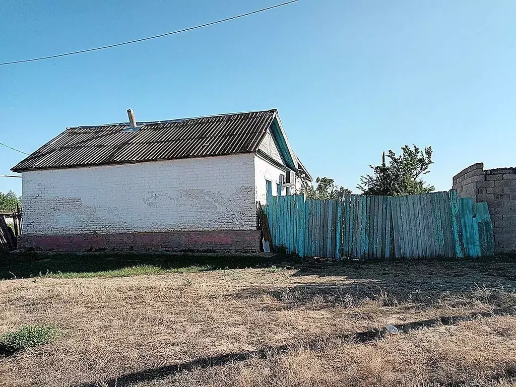Дом в Волгоградская область, Ленинский район, Царевское с/пос, пос. ... - Фото 1