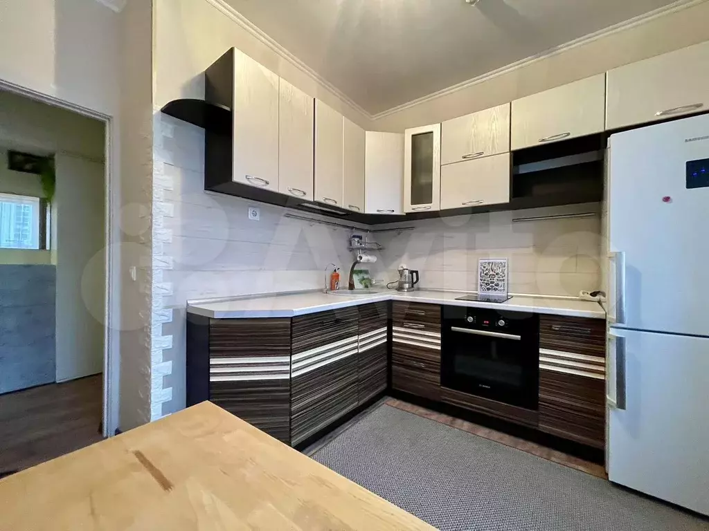 2-к. квартира, 55 м, 1/9 эт. - Фото 0