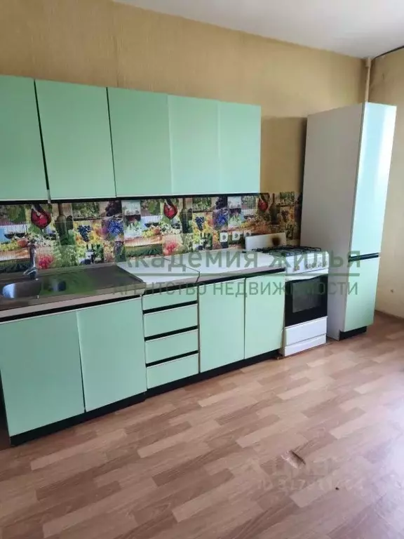 3-к кв. Саратовская область, Саратов ул. Имени Н.В. Кузнецова, 11 ... - Фото 0