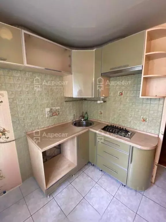 3-к кв. Волгоградская область, Волгоград ул. Автомобилистов, 8 (48.6 ... - Фото 1