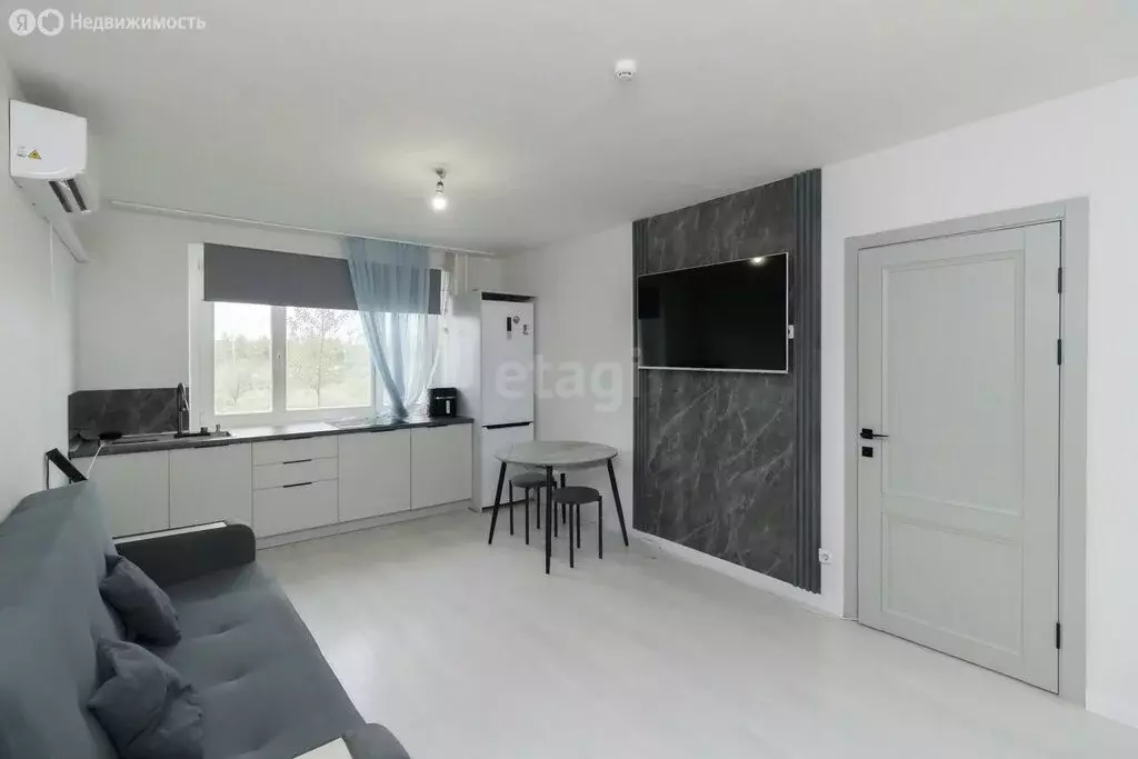 2-комнатная квартира: Тюмень, улица Павла Шарова, 1к1 (56.2 м) - Фото 1