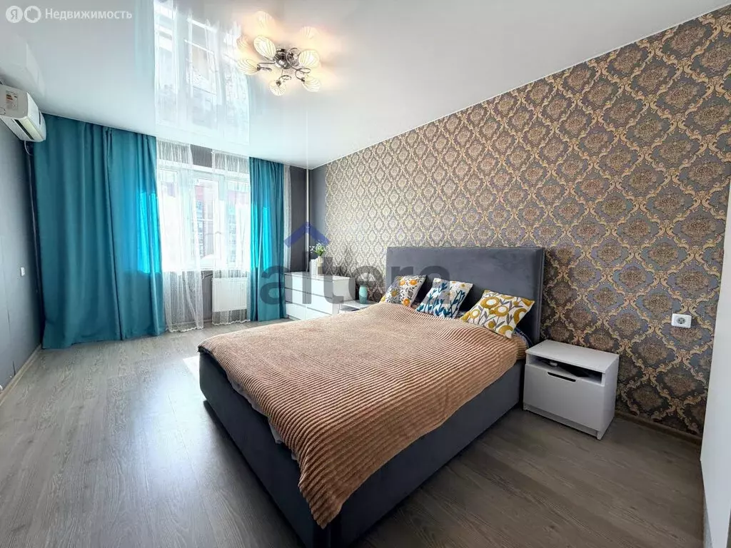 3-комнатная квартира: село Осиново, улица Гайсина, 2 (82 м) - Фото 1