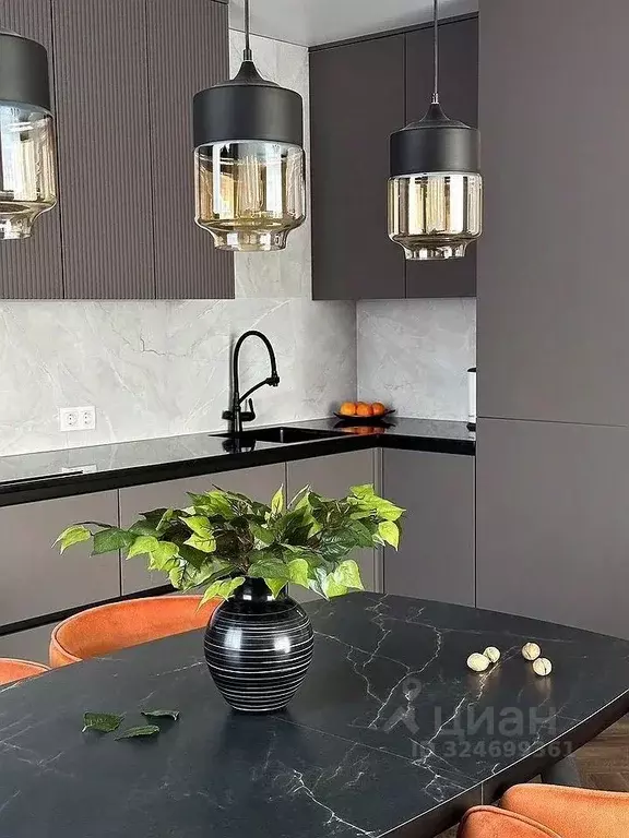 3-к кв. Тюменская область, Тюмень ул. Кузнецова, 6 (97.9 м) - Фото 1