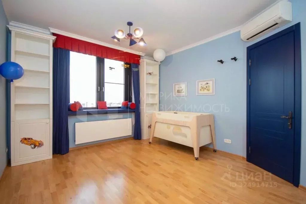 2-к кв. Тюменская область, Тюмень ул. 50 лет Октября, 4 (90.6 м) - Фото 1