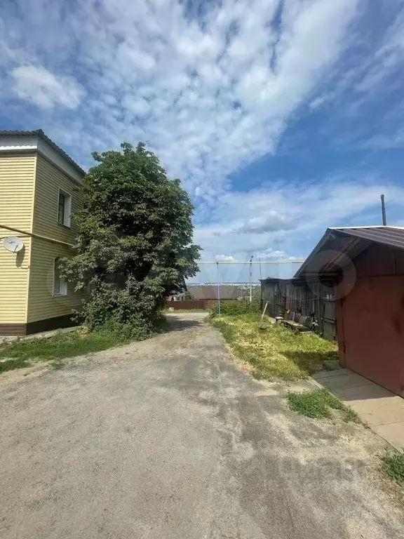 3-к кв. Белгородская область, Старый Оскол Красноармейский пер., 9 ... - Фото 0