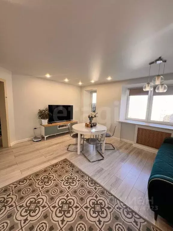 2-к кв. Тюменская область, Тюмень ул. Избышева, 6 (65.0 м) - Фото 1