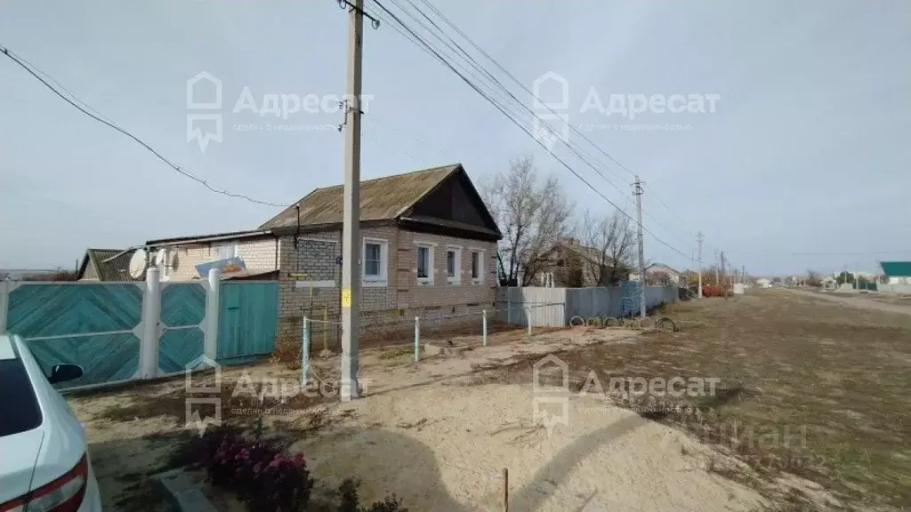 Дом в Волгоградская область, Октябрьский район, с. Абганерово ул. ... - Фото 0