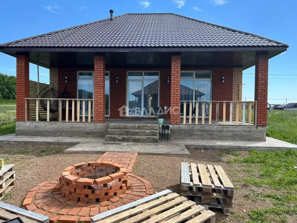 Дом в Башкортостан, Стерлитамакский район, Казадаевский сельсовет, с. ... - Фото 1