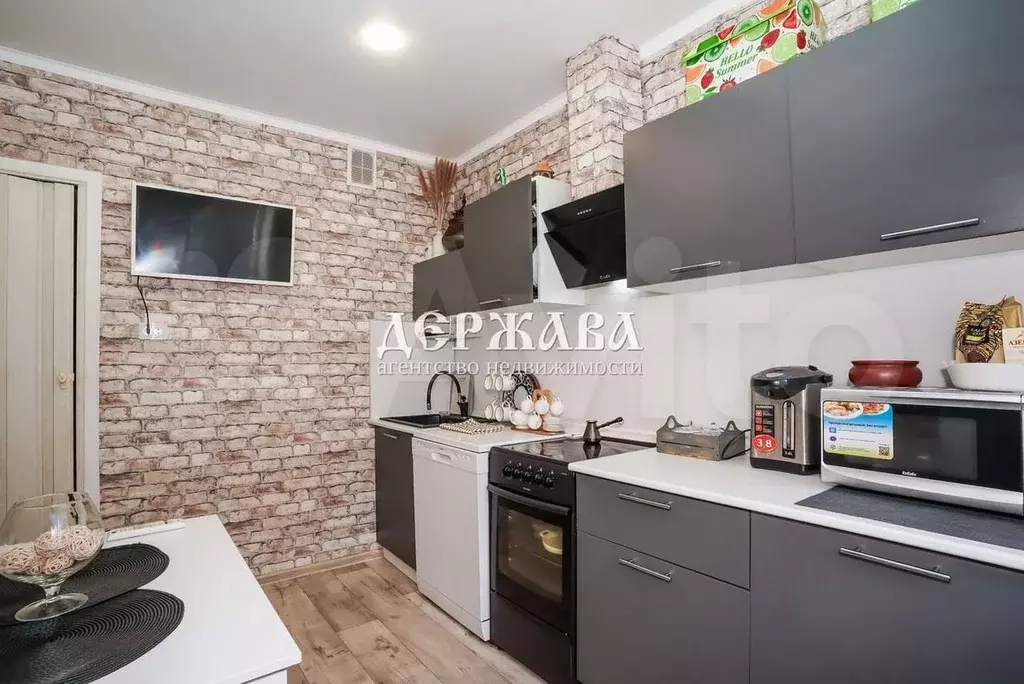 3-к. квартира, 63 м, 3/9 эт. - Фото 0
