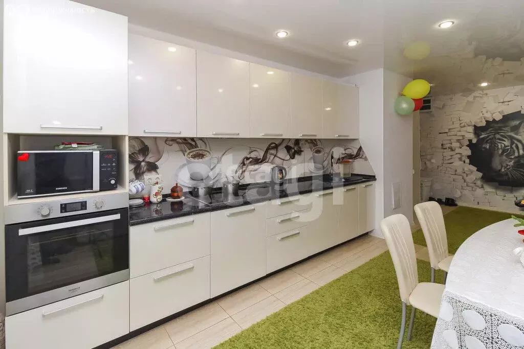 3-комнатная квартира: Тюмень, улица Федюнинского, 60к2 (92.4 м) - Фото 1