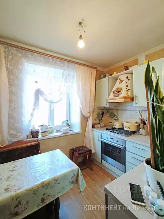 3-к кв. Ярославская область, Рыбинск ул. Радищева, 73 (57.8 м) - Фото 0