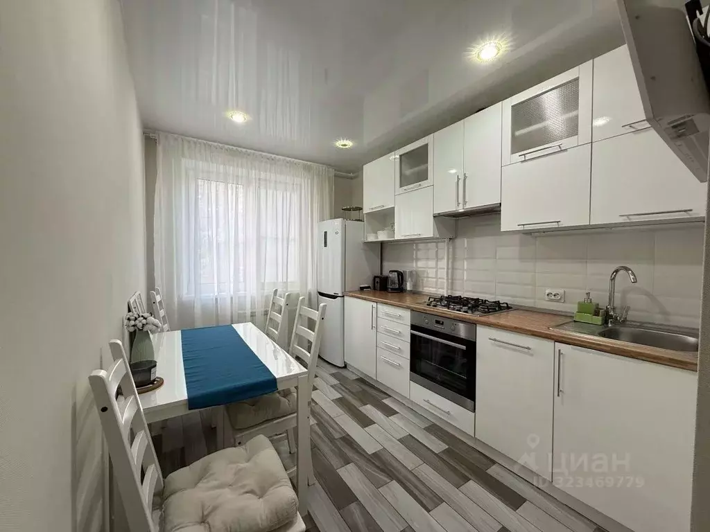 2-к кв. Волгоградская область, Волгоград ул. Космонавтов, 37 (52.2 м) - Фото 1