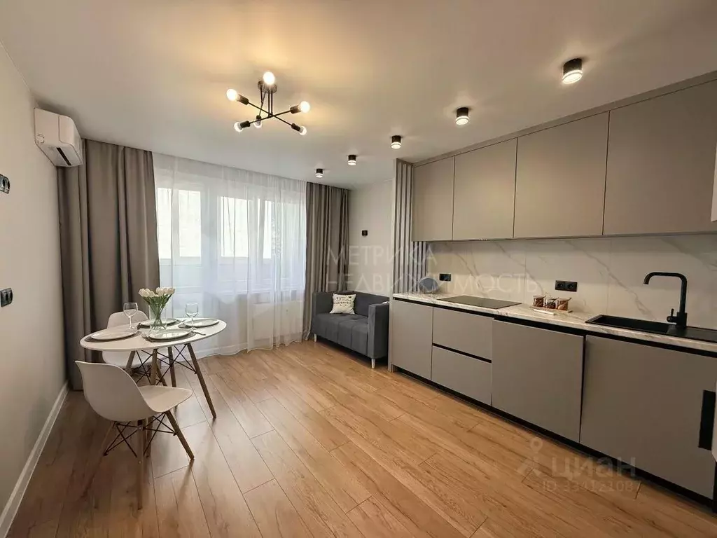 2-к кв. Тюменская область, Тюмень ул. Павла Шарова, 23 (67.7 м) - Фото 1