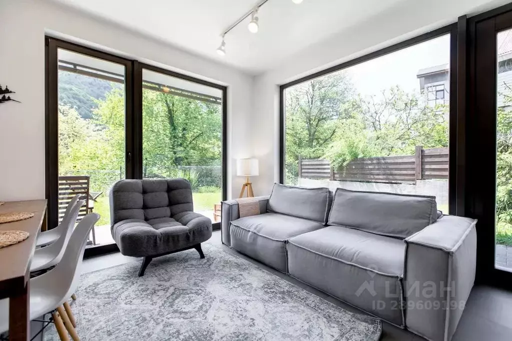 Дом в Краснодарский край, Сочи Красная Поляна пгт, ул. Защитников ... - Фото 1