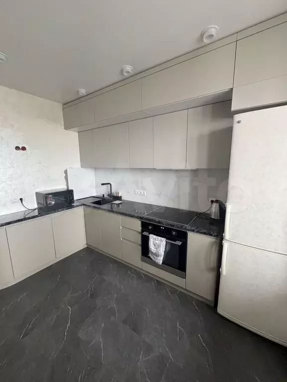 10 и более-к. квартира, 60 м, 14/15 эт. - Фото 1