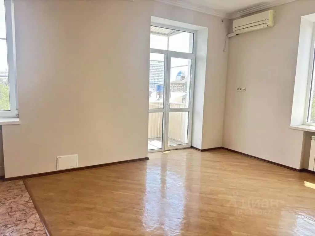 3-к кв. Волгоградская область, Волгоград ул. В.И. Ленина, 25 (68.8 м) - Фото 0