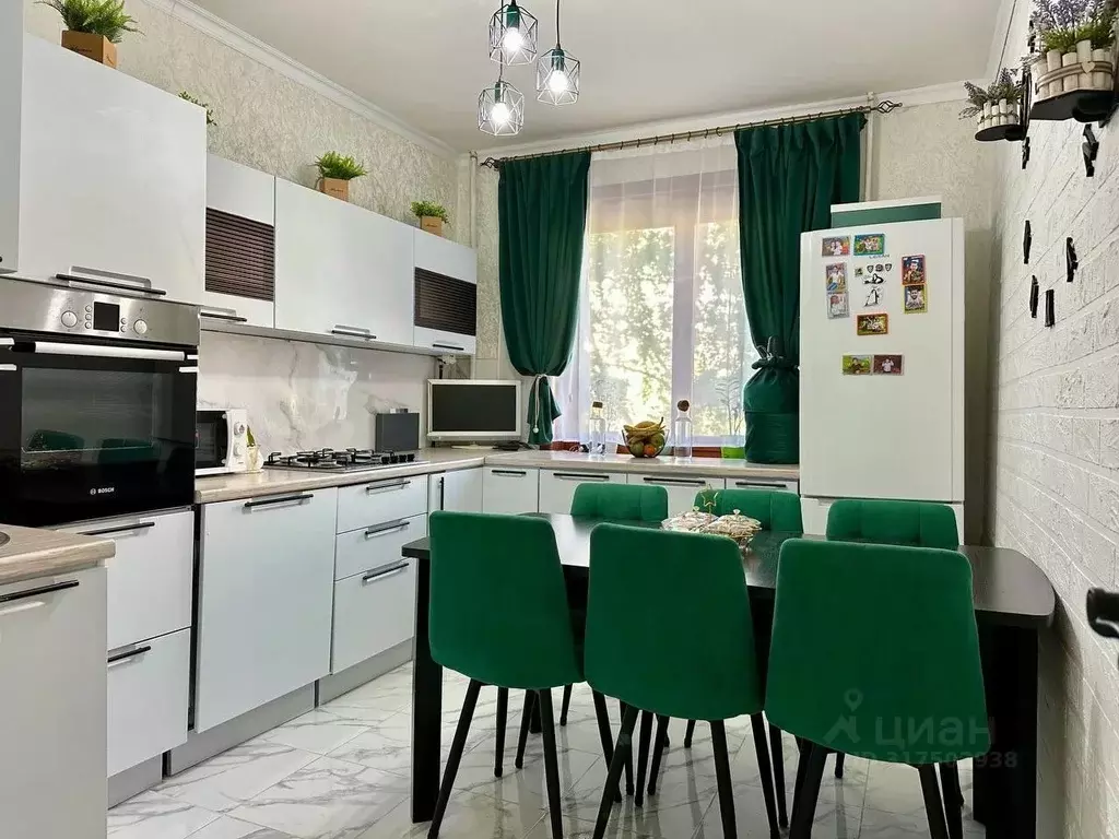 4-к кв. Оренбургская область, Оренбург Брестская ул., 9 (82.1 м) - Фото 0