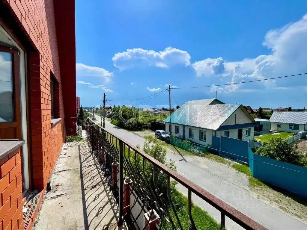 Дом в Тюменская область, Тюменский район, с. Богандинское  (299 м) - Фото 1