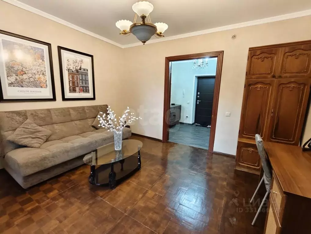 2-к кв. Тюменская область, Тюмень ул. Республики, 58 (57.1 м) - Фото 1