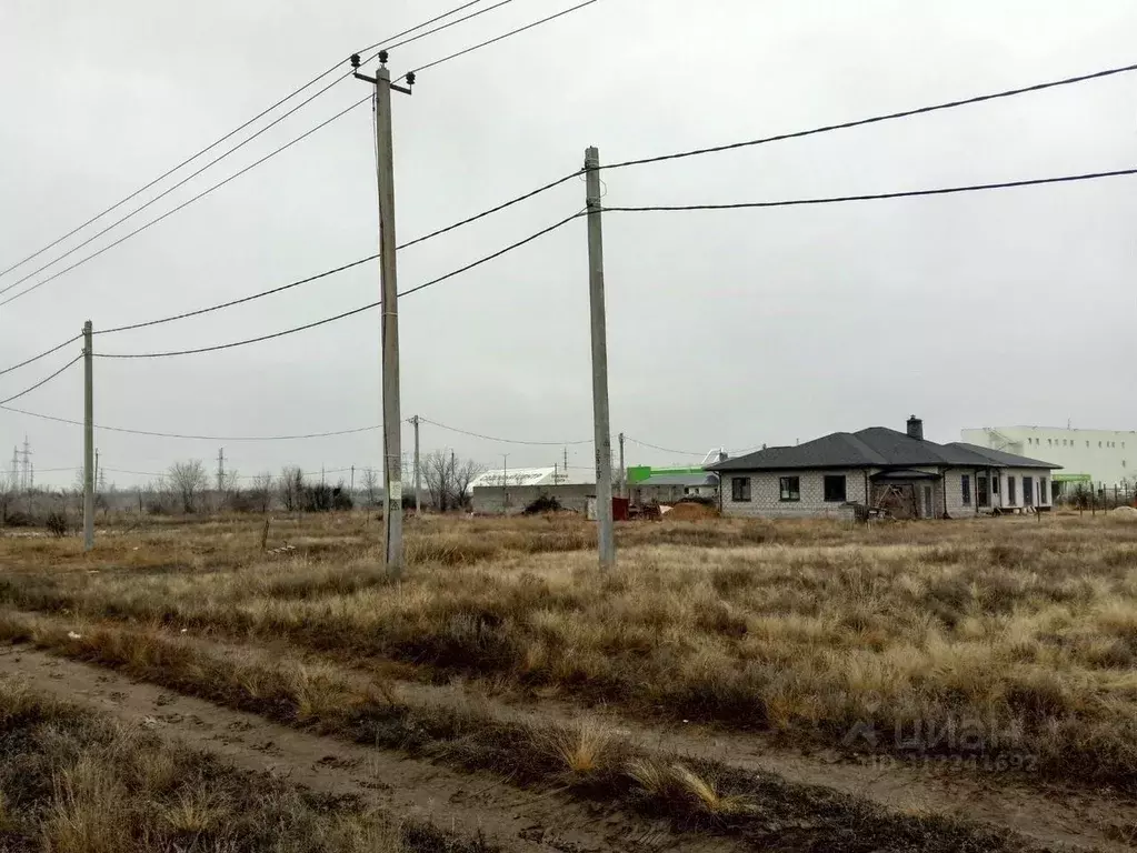 Участок в Волгоградская область, Волжский Старый город СНТ, ул. ... - Фото 1