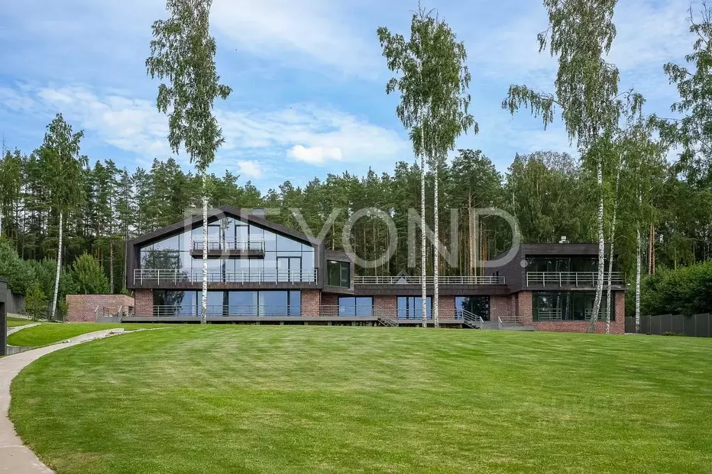 Дом в Ленинградская область, Выборгский район, Рощинское городское ... - Фото 1