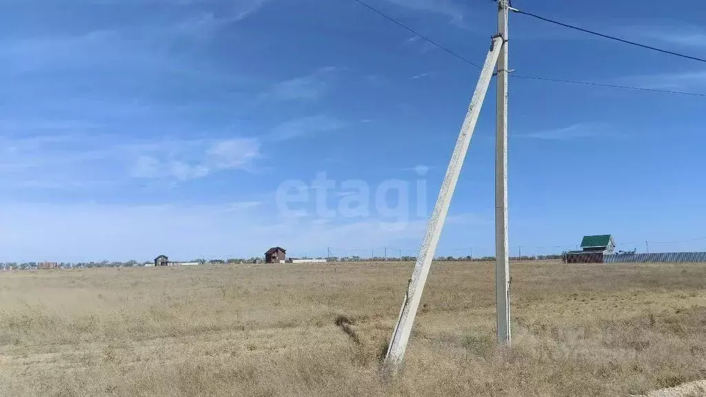 Участок в Крым, Черноморский район, с. Межводное пер. Крымский (10.0 ... - Фото 0