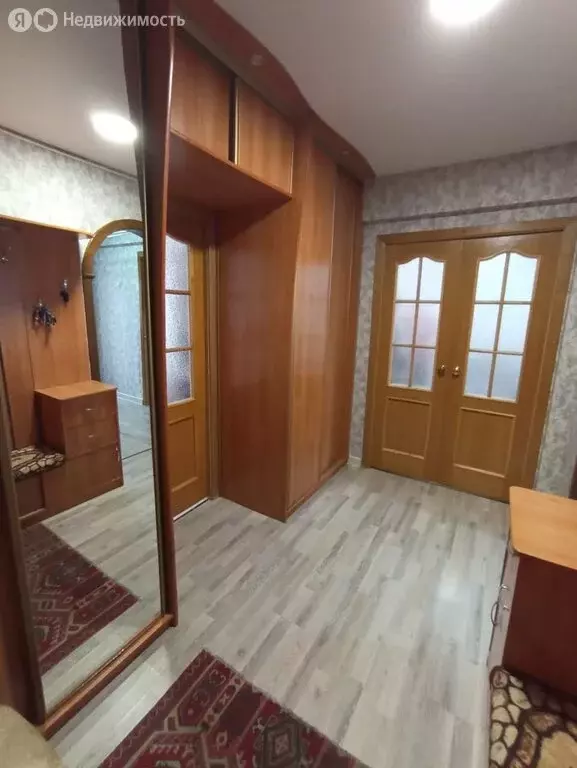 3-комнатная квартира: 6-й микрорайон, 18 (70 м) - Фото 1