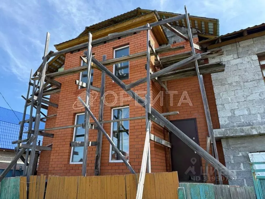 Дом в Тюменская область, Тюмень Физкультурная ул., 57 (210 м) - Фото 0