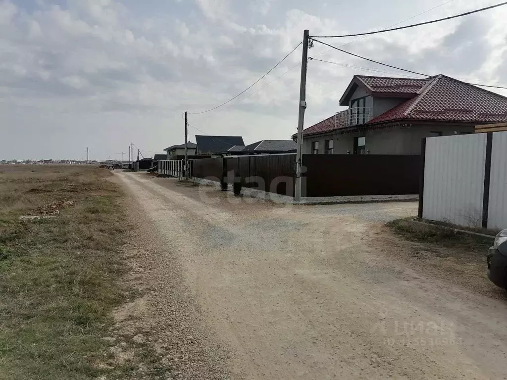 Участок в Крым, Сакский район, с. Уютное ул. Мирная (40.0 сот.) - Фото 0