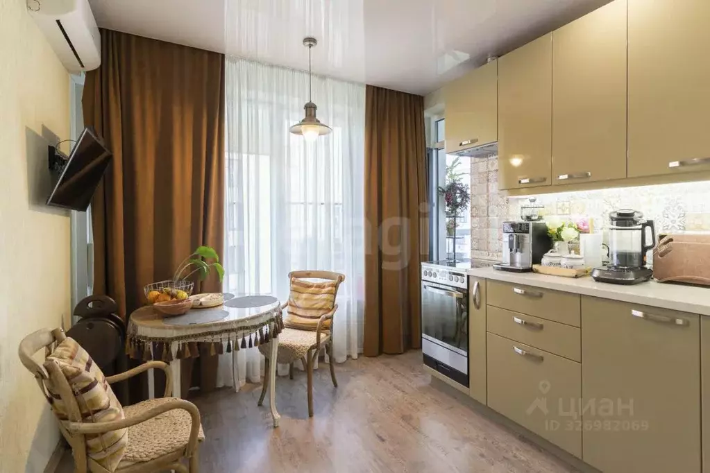 2-к кв. Тюменская область, Тюмень ул. Федюнинского, 30 (58.6 м) - Фото 1