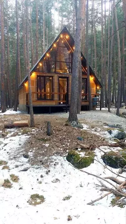 Дом в Кабардино-Балкария, Эльбрусский район, с. Эльбрус ул. ... - Фото 0