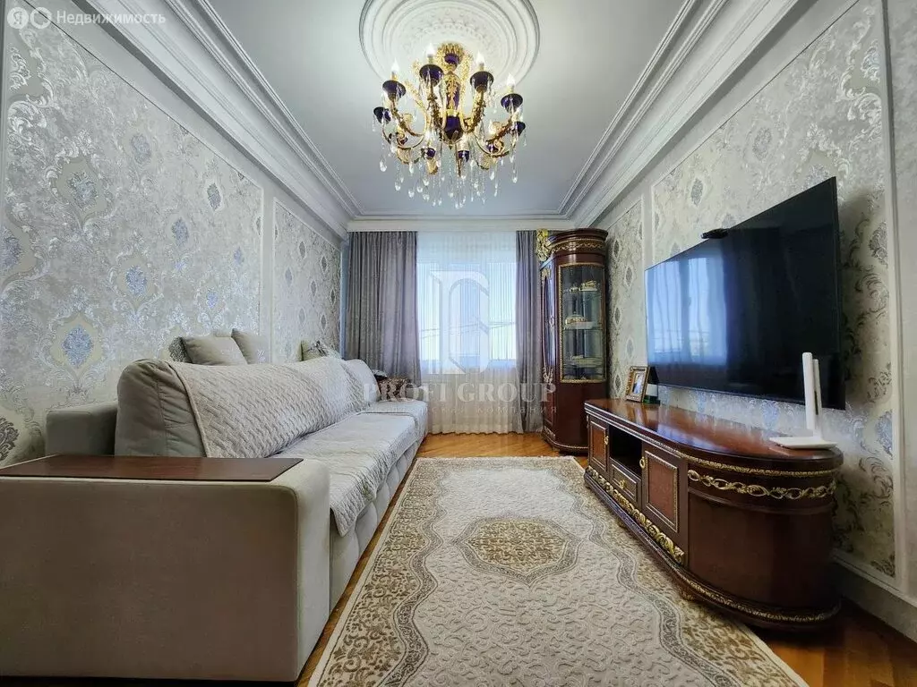 3-комнатная квартира: Махачкала, улица Ахмедхана Абу-Бакара, 31 (70 м) - Фото 0