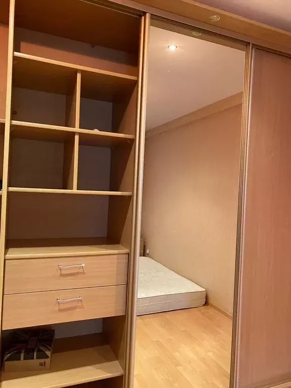 Комната Свердловская область, Екатеринбург ул. Декабристов, 16-18литВ - Фото 1