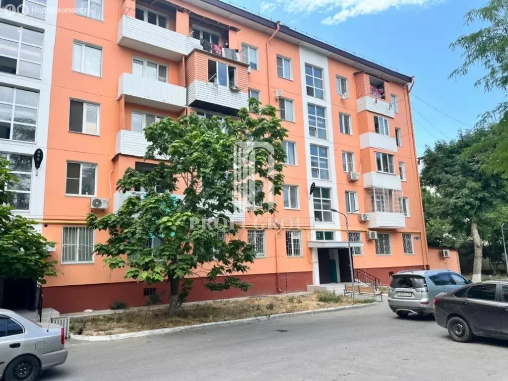 2-комнатная квартира: Махачкала, улица Юсупа Акаева, 9 (50 м) - Фото 0