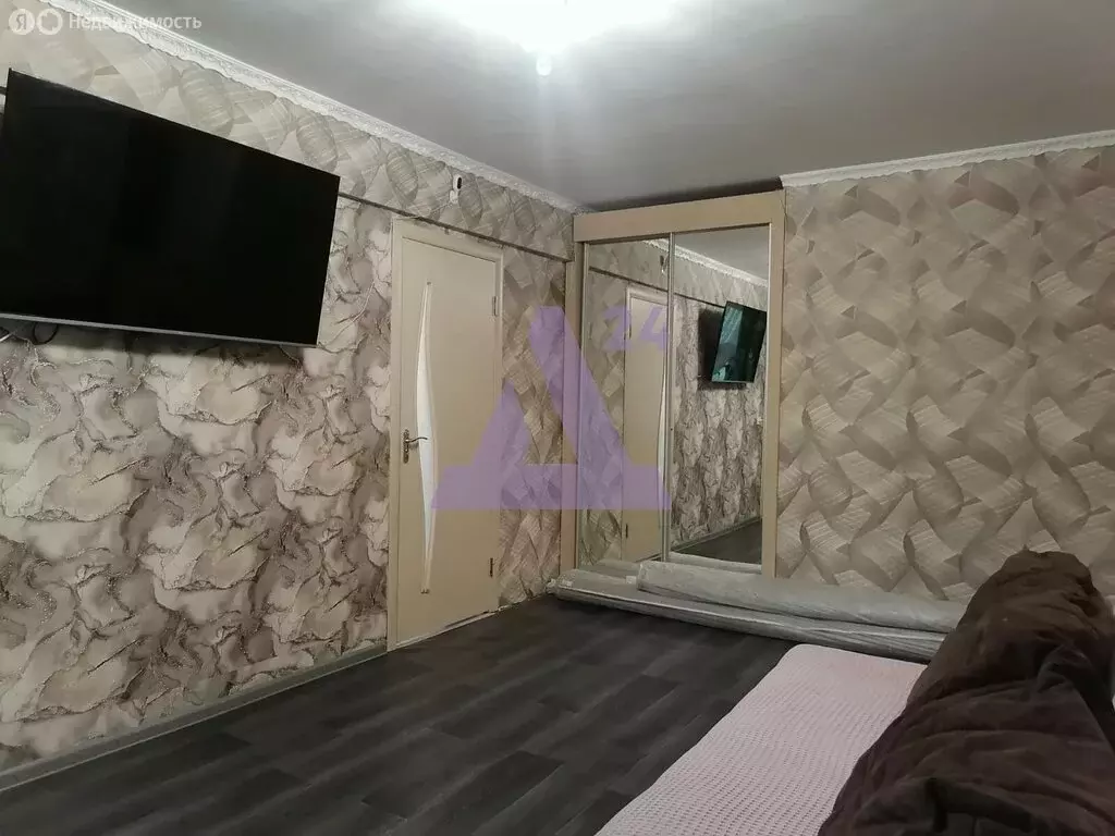 4-комнатная квартира: Бийск, улица Петра Мерлина, 18 (57.8 м) - Фото 1