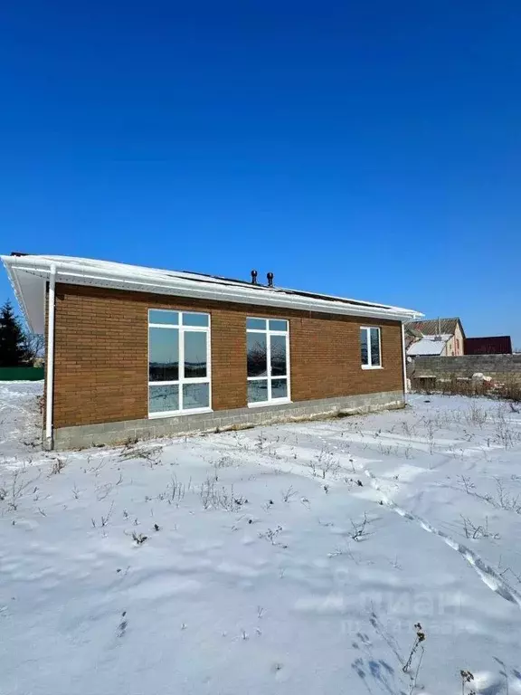 Дом в Белгородская область, Старооскольский городской округ, с. ... - Фото 1