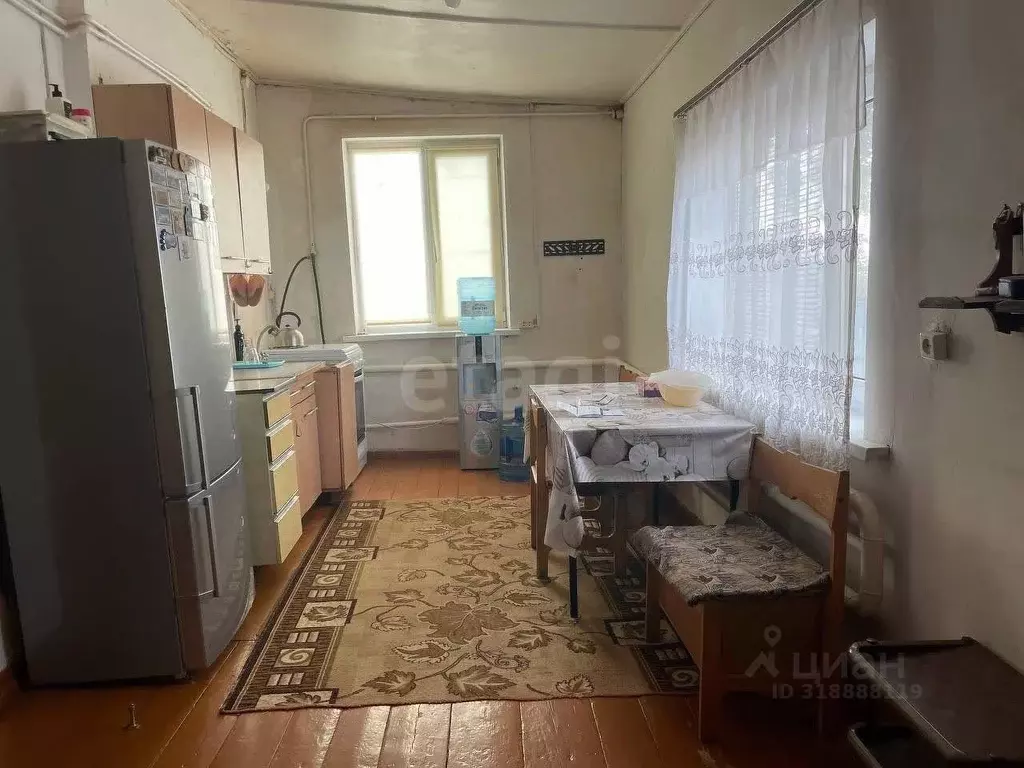Дом в Калмыкия, Целинный район, с. Троицкое ул. Чкалова, 7 (70 м) - Фото 1
