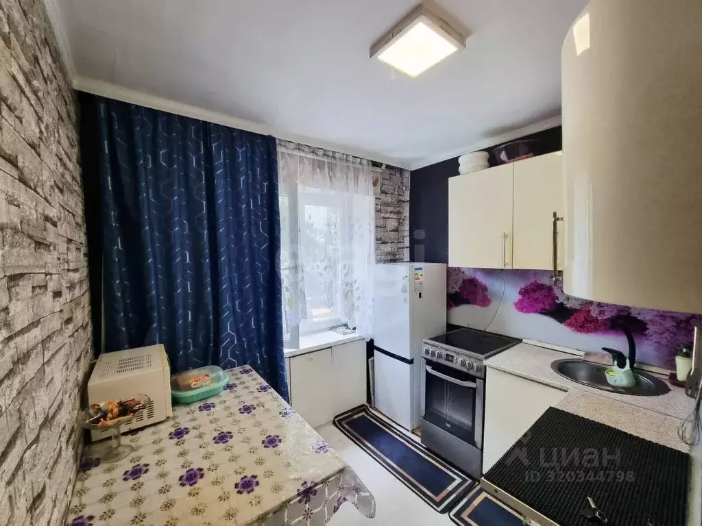 2-к кв. Приморский край, Артем Симферопольская ул., 14 (47.7 м) - Фото 0