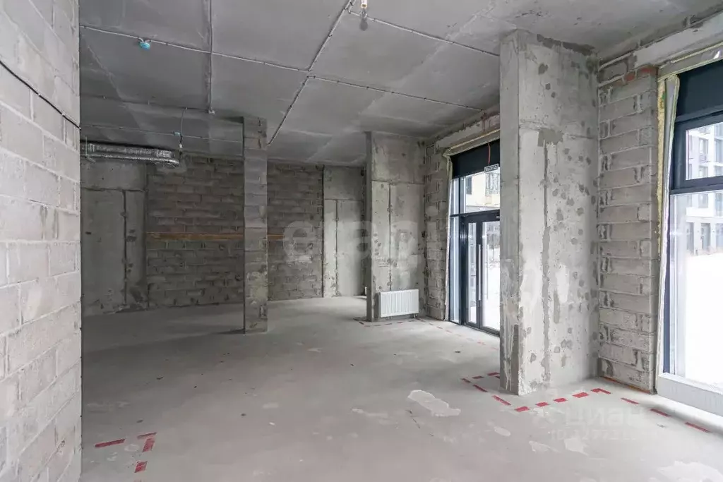 Помещение свободного назначения в Тюменская область, Тюмень ул. Андрея ... - Фото 1