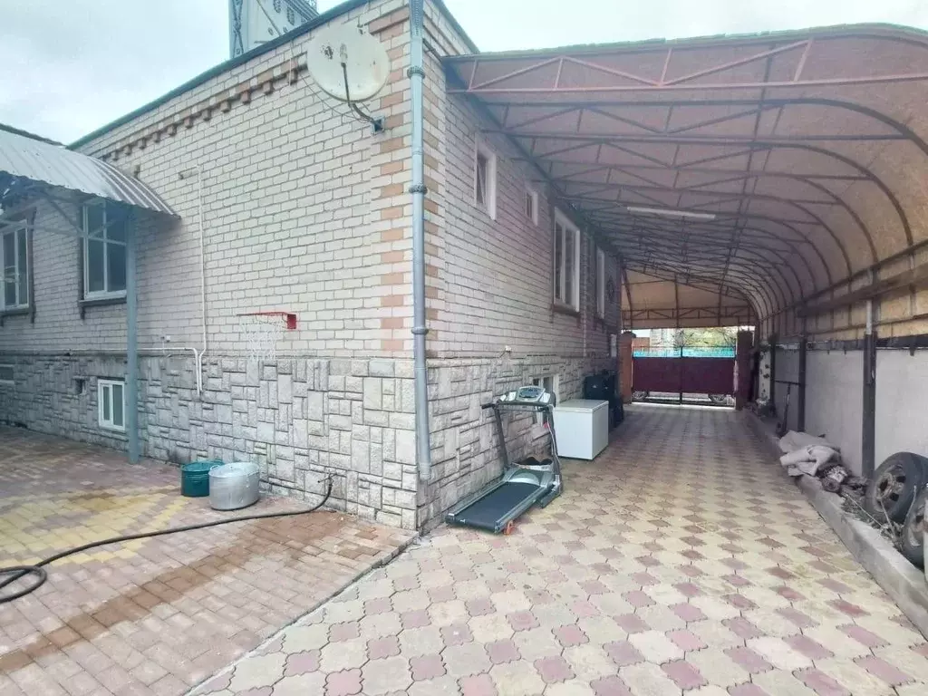 Дом в Краснодарский край, Лабинск ул. Автомобилистов (208 м) - Фото 2