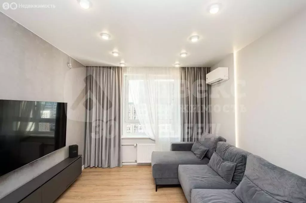 2-комнатная квартира: Тюмень, улица Фармана Салманова, 22 (61.3 м) - Фото 1