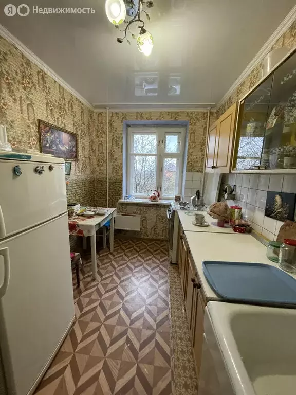 3-комнатная квартира: Майкоп, улица Свободы, 419А (60 м) - Фото 0