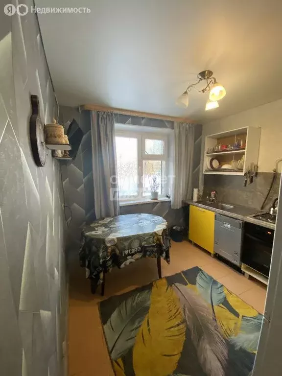 3-комнатная квартира: Миасс, улица Уральских Добровольцев, 13 (70 м) - Фото 1