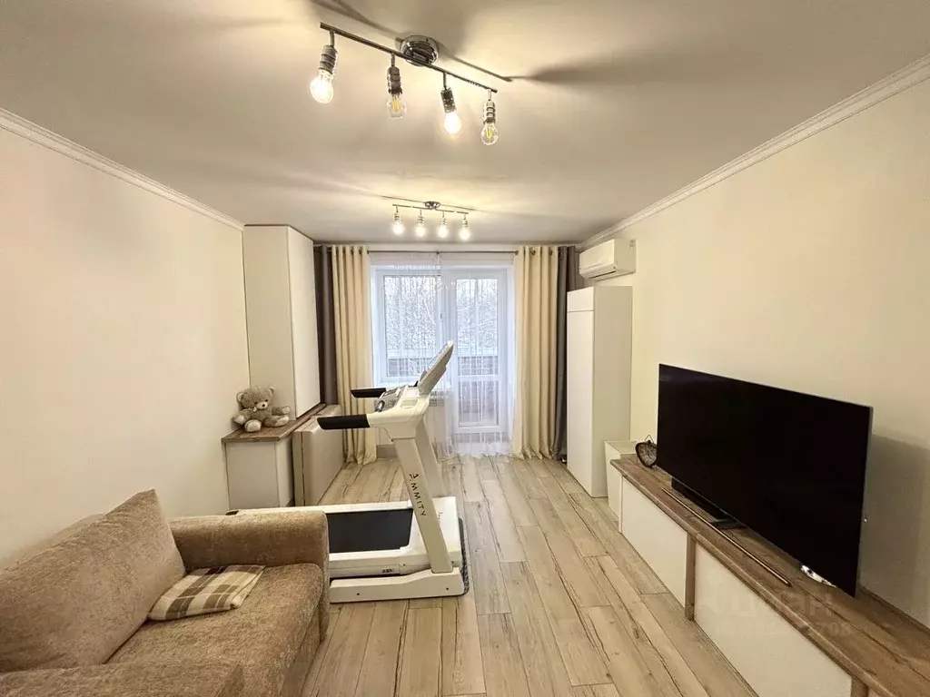 3-к кв. Удмуртия, Ижевск пл. имени 50-летия Октября, 9 (75.3 м) - Фото 2