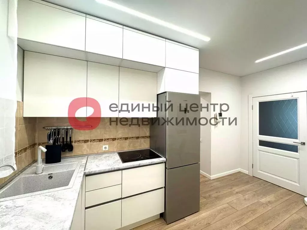 2-к кв. Тюменская область, Тюмень ул. Грибоедова, 13к3 (65.5 м) - Фото 1