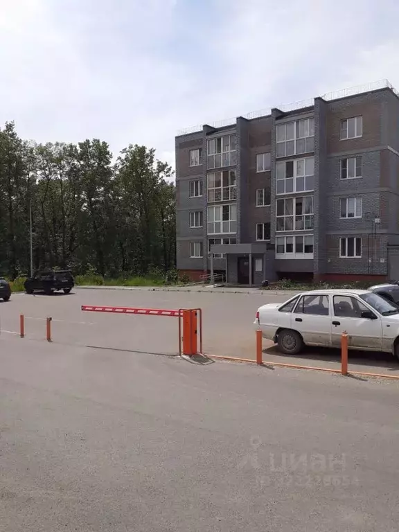 3-к кв. Татарстан, Зеленодольск ул. Шевченко, 1А (80.0 м) - Фото 0
