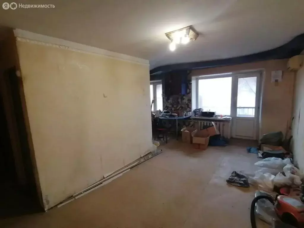 3-комнатная квартира: Астрахань, улица Николая Островского, 74к1 (55.8 ... - Фото 1