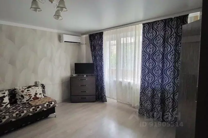 1-к кв. Краснодарский край, Горячий Ключ ул. Кириченко, 12 (40.0 м) - Фото 1