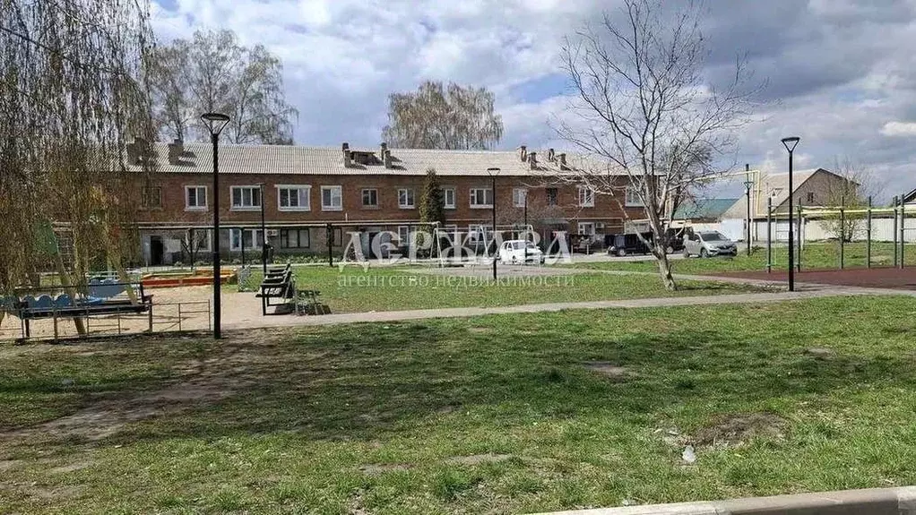 2-к кв. Белгородская область, Старый Оскол Заводская ул., 2 (49.6 м) - Фото 0
